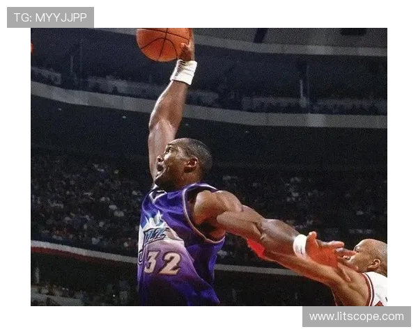 卡尔马龙的传奇生涯与NBA历史上最具统治力大前锋的荣耀岁月