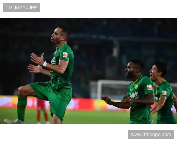 河南队迎战强敌全力争胜挑战新赛季荣耀誓言在球场上书写